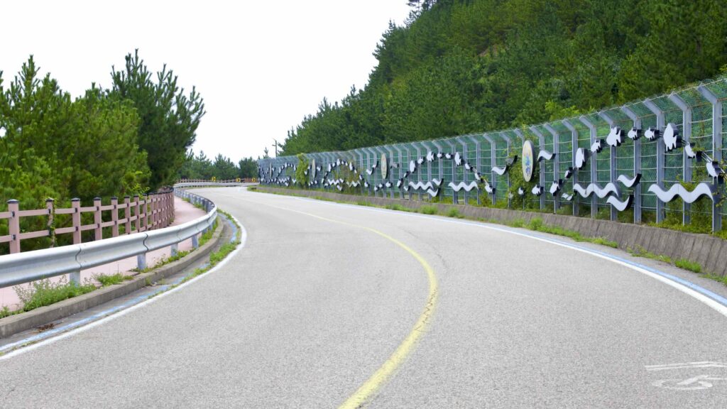 A picture of a coastal road leading to Chuksan Port (축산항) in Yeongdeok County, South Korea.