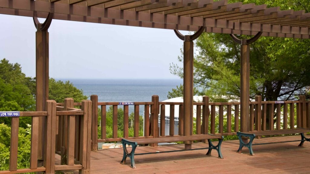 A picture of Samsa Marine Park (삼사해상공원) on a hill overlooking the East Sea south of Ganggu Port in Yeongdeok County.