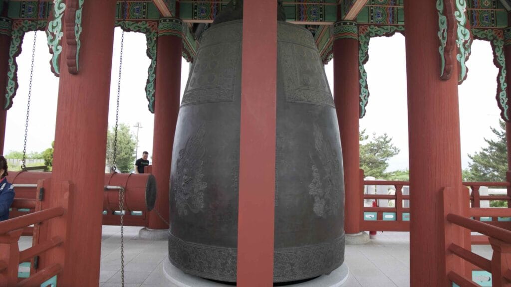 A picture of Samsa Marine Park (삼사해상공원) on a hill overlooking the East Sea south of Ganggu Port in Yeongdeok County.