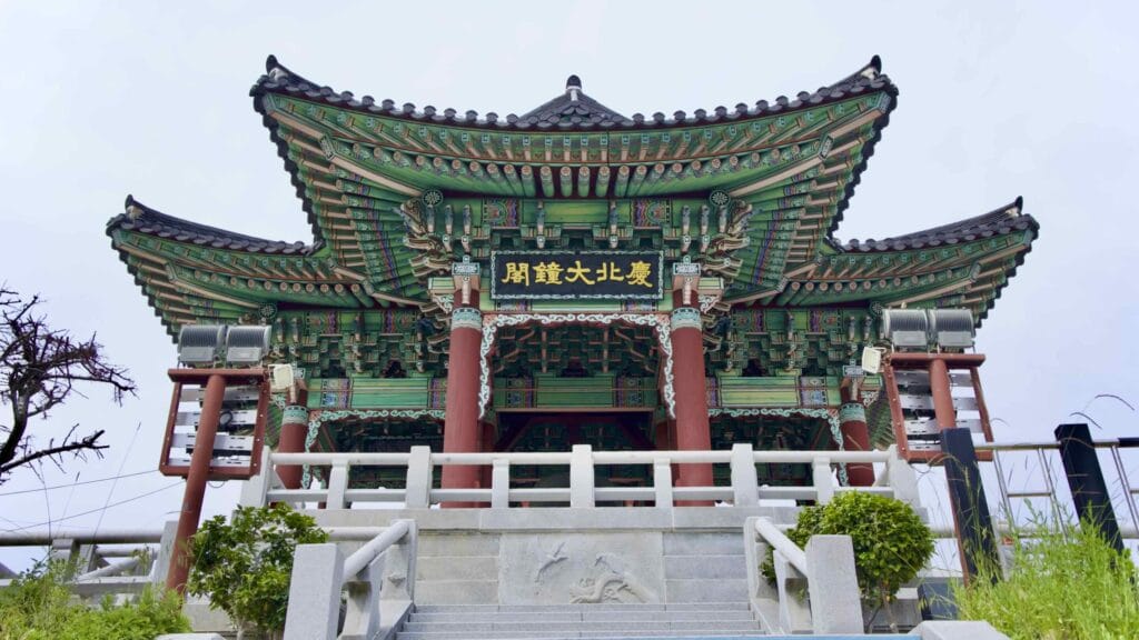 A picture of Samsa Marine Park (삼사해상공원) on a hill overlooking the East Sea south of Ganggu Port in Yeongdeok County.