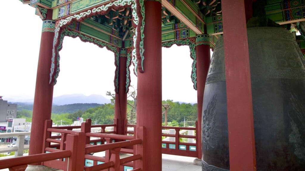 A picture of Samsa Marine Park (삼사해상공원) on a hill overlooking the East Sea south of Ganggu Port in Yeongdeok County.