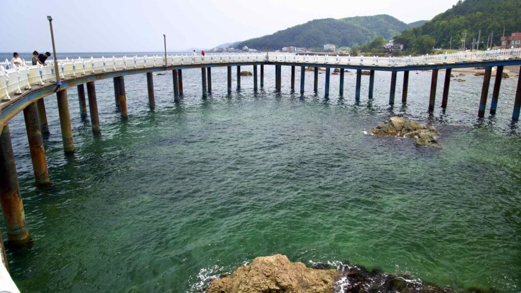 A picture of Samsa Marine Trail (삼사해상산책로) in Yeongdeok County, South Korea.