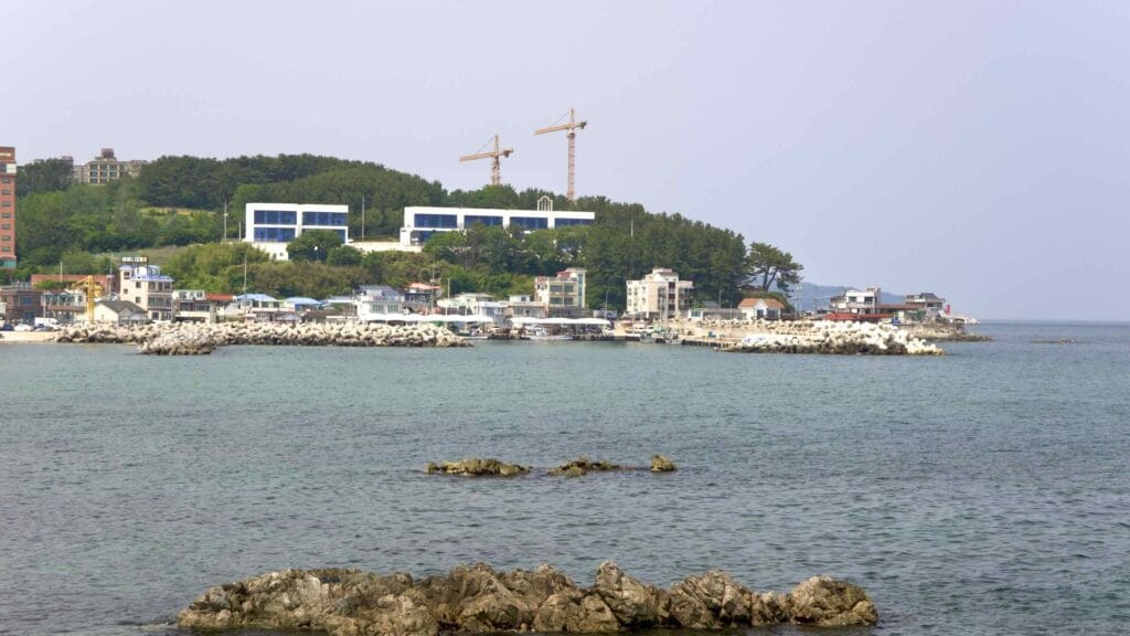 A picture of Samsa Marine Trail (삼사해상산책로) in Yeongdeok County, South Korea.