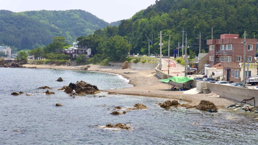 A picture of Samsa Marine Trail (삼사해상산책로) in Yeongdeok County, South Korea.