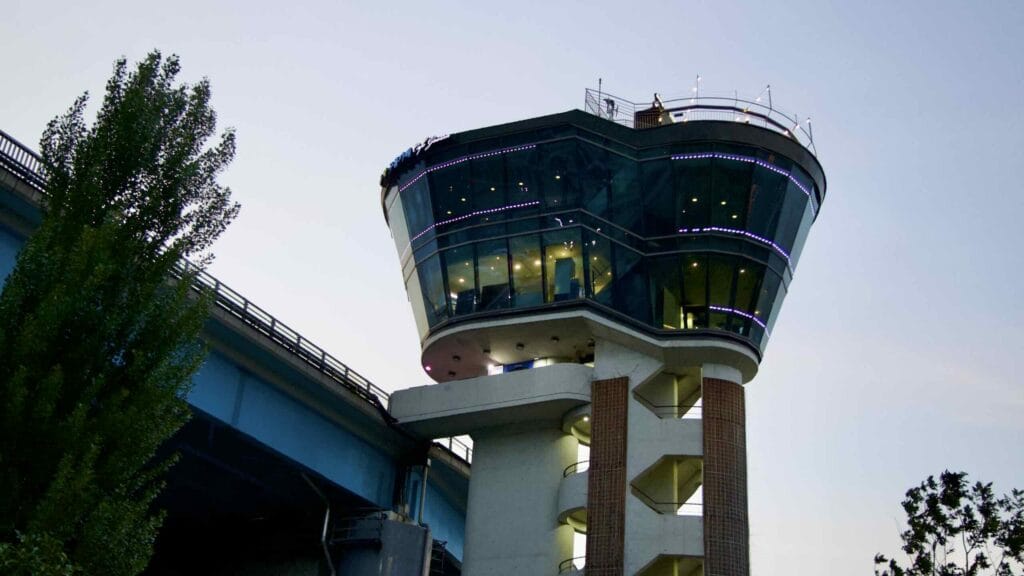 A picture of the Dongjak Bridge (동작대교) and its observatories in Banpo Hangang Park (반포한강공원) in Seoul, South Korea.