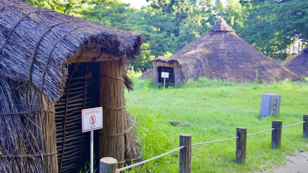 A picture of the Amsa Prehistoric Site (암사선사주거지) near the Gwangnaru Hangang Park (광나루한강공원) in Seoul, South Korea.