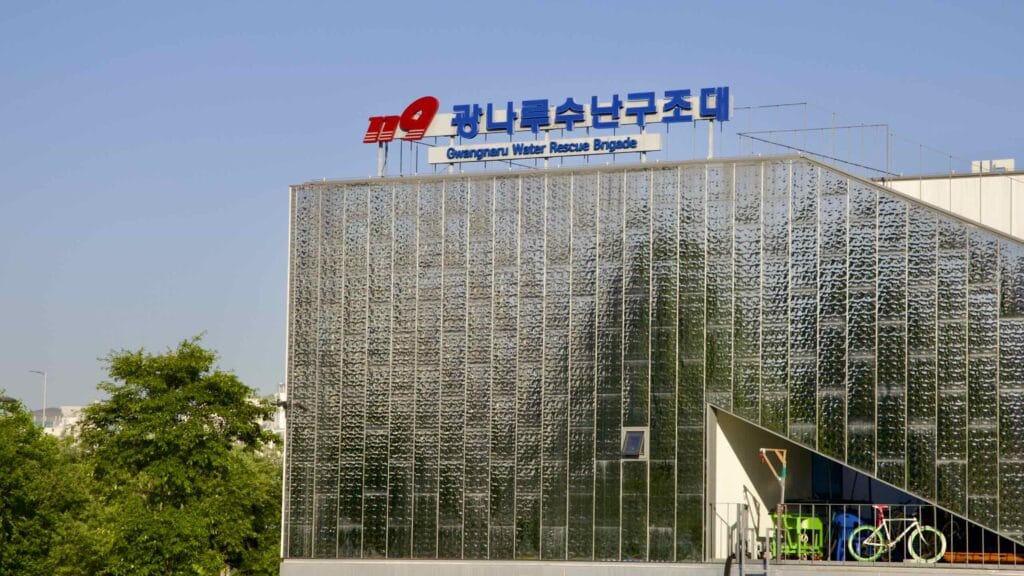 A picture of Gwangnaru Bicycle Park in Gwangnaru Hangang Park (광나루한강공원) in Seoul, South Korea.