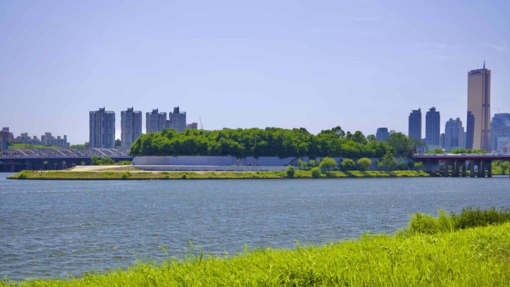 A picture of Nodeul Island (노들섬) near in the Han River in Seoul, South Korea.