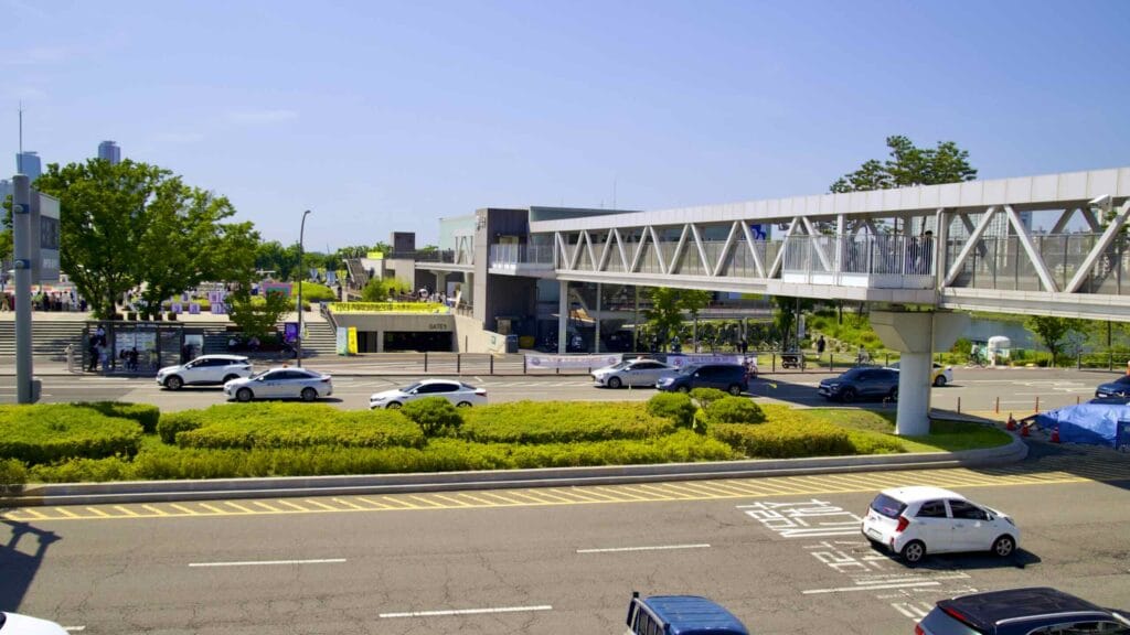A picture of Nodeul Island (노들섬) near in the Han River in Seoul, South Korea.