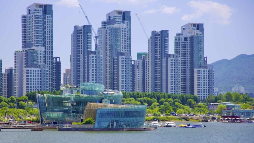 A picture of Some Sevit (세빛섬) in Banpo Hangang Park (반포한강공원) in Seoul, South Korea.