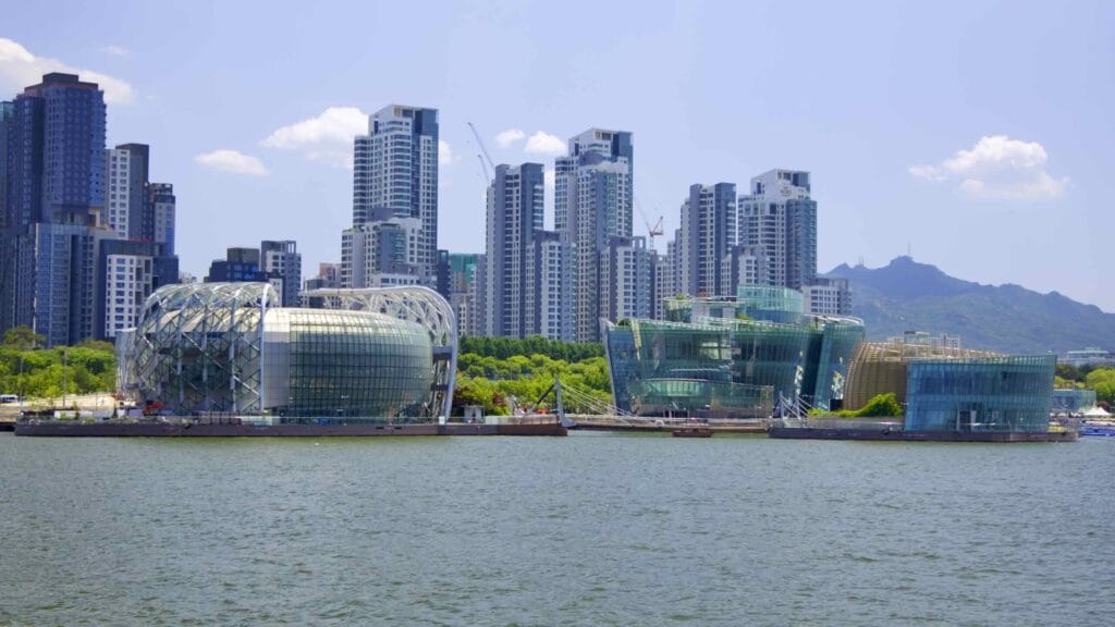 A picture of Some Sevit (세빛섬) in Banpo Hangang Park (반포한강공원) in Seoul, South Korea.