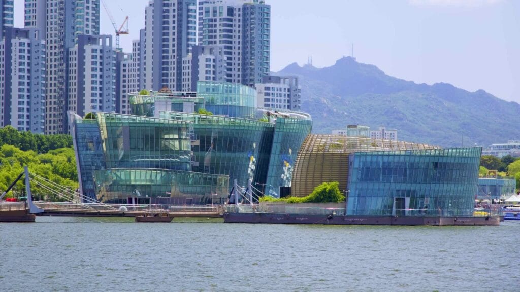 A picture of Some Sevit (세빛섬) in Banpo Hangang Park (반포한강공원) in Seoul, South Korea.