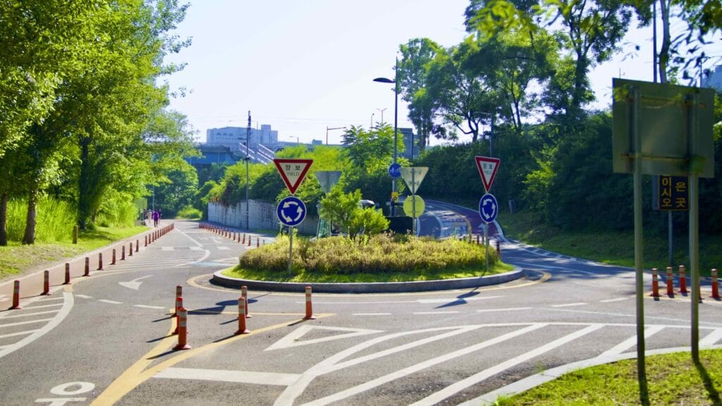 A picture of Jamsil Hangang Park (잠실한강공원; map) in Seoul’s Songpa District in South Korea.
