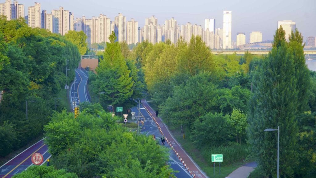 A picture of Jamsil Hangang Park (잠실한강공원; map) in Seoul’s Songpa District in South Korea.