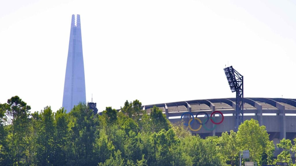 A picture of the Jamsil Sports Complex (잠실종합운동장) and Lotte Tower near Jamsil Hangang Park (잠실한강공원) in Seoul, South Korea.
