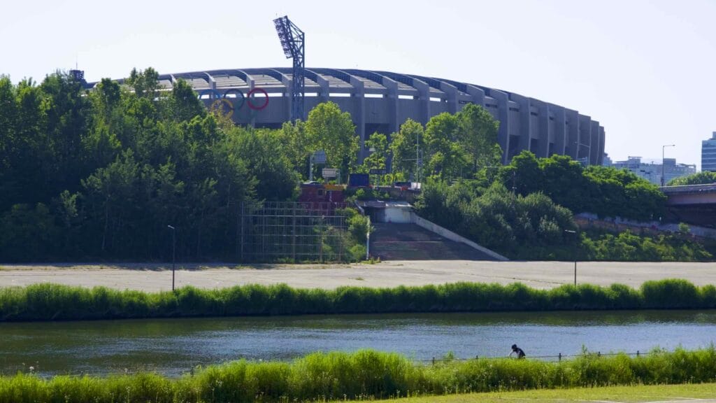 A picture of the Jamsil Sports Complex (잠실종합운동장) near Jamsil Hangang Park (잠실한강공원) in Seoul, South Korea.