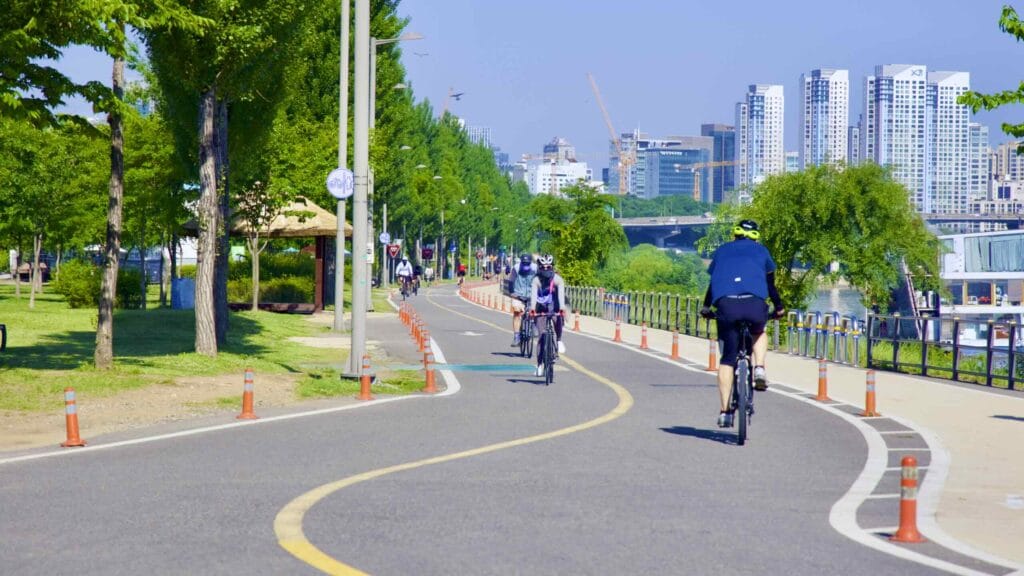 A picture of Jamsil Hangang Park (잠실한강공원; map) in Seoul’s Songpa District in South Korea.