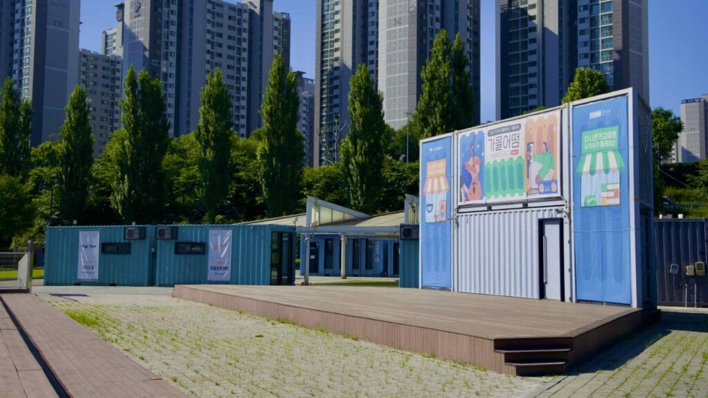 A picture of Square Square Place (사각사각플레이스) in Jamsil Hangang Park (잠실한강공원; map) in Seoul’s Songpa District in South Korea.