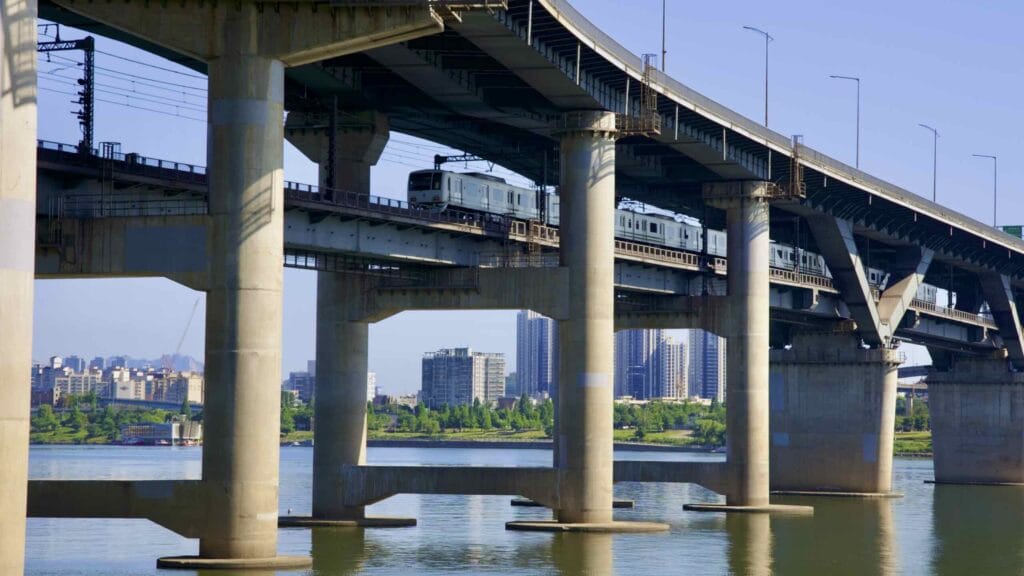 A picture of Jamsil Hangang Park (잠실한강공원; map) in Seoul’s Songpa District in South Korea.