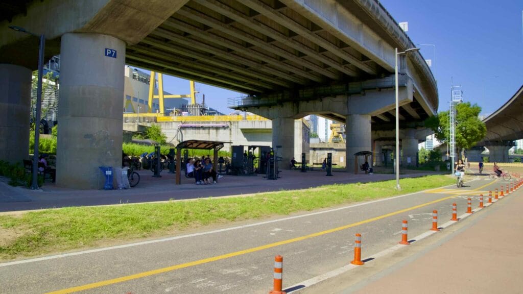 A picture of the entrance to the Mapo Saebit Culture Forest (마포새빛문화숲) in Mangwon Hangang Park (망원한강공원) in Seoul, South Korea.