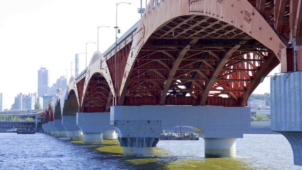 A picture of Seongsan Bridge (성산대교) in Mangwon Hangang Park (망원한강공원) in Seoul, South Korea.