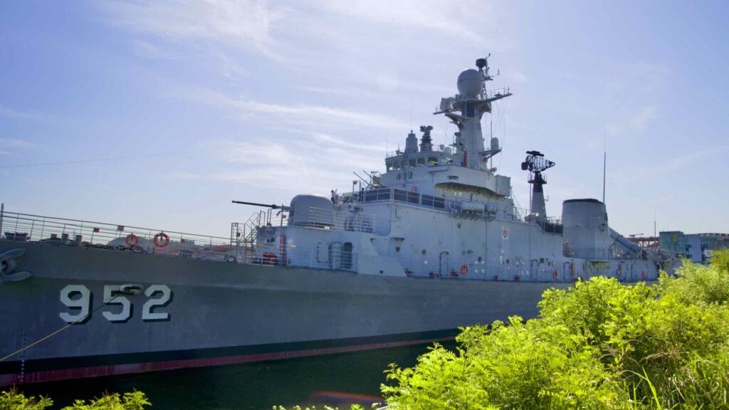 A picture of Seoul Battleship Park (서울함 공원) in Mangwon Hangang Park (망원한강공원) in Seoul, South Korea.