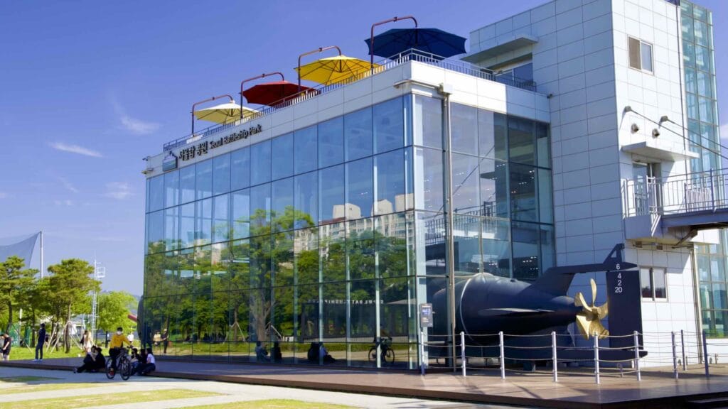 A picture of Seoul Battleship Park (서울함 공원) in Mangwon Hangang Park (망원한강공원) in Seoul, South Korea.