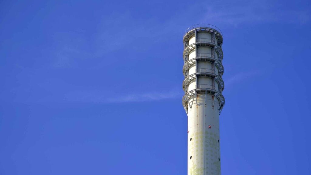 A picture of an garbage incinerator between Haneul Park and Noeul Park in World Cup Park (월드컵공원), Seoul, South Korea.