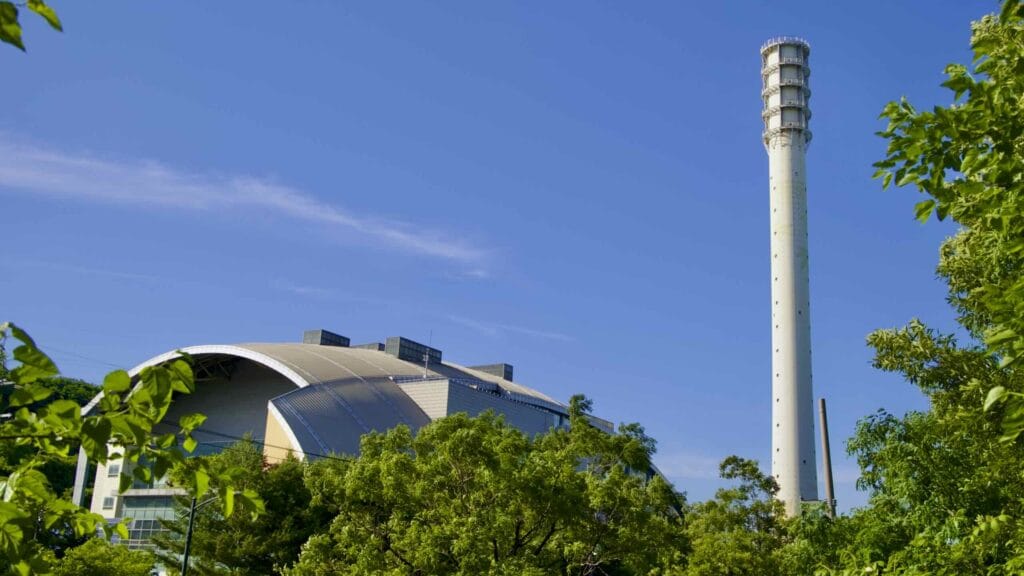A picture of an garbage incinerator between Haneul Park and Noeul Park in World Cup Park (월드컵공원), Seoul, South Korea.