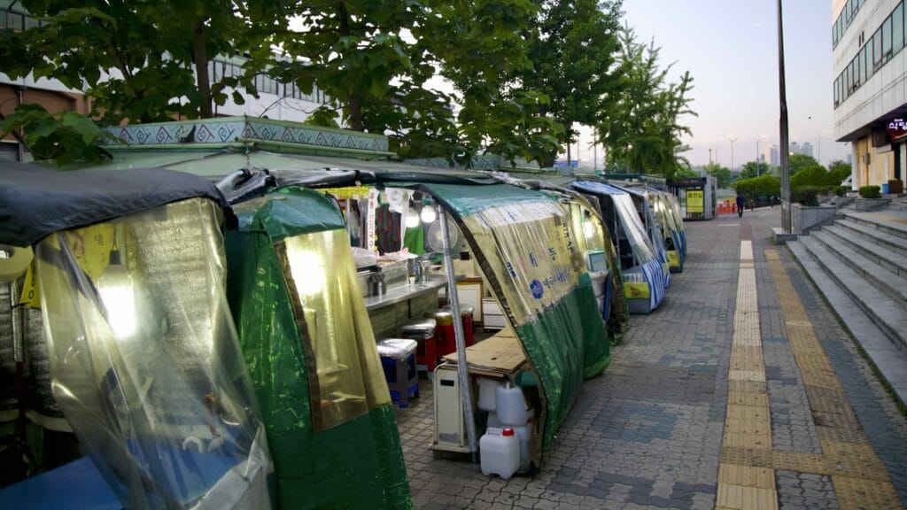 A picture Dong Seoul Bus Terminal (동서울종합터미널) in Seoul.