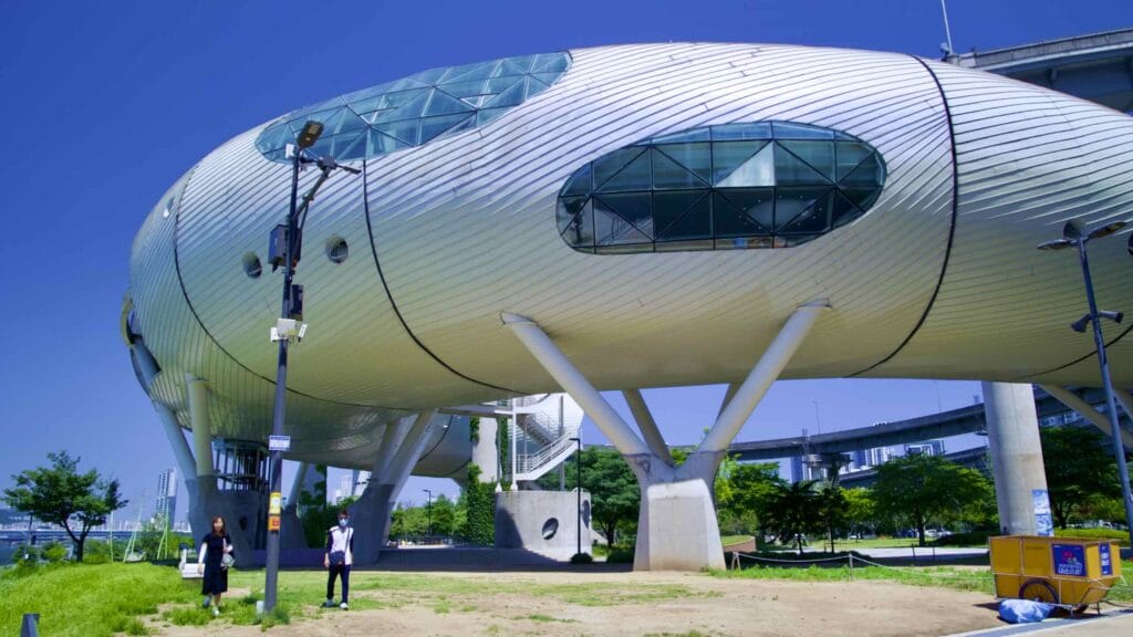 A picture of the J-Bug Cultural Complex (뚝섬자벌레) in Ttukseom Hangang Park in Seoul, South Korea.