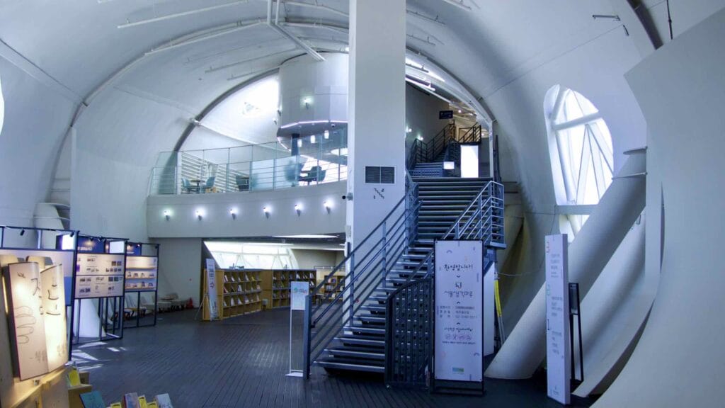 A picture of the J-Bug Cultural Complex (뚝섬자벌레) in Ttukseom Hangang Park in Seoul, South Korea.