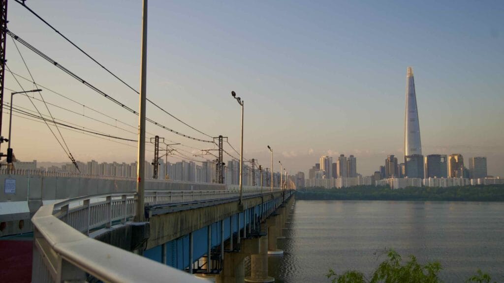 A picture of Jamsil Railroad Bridge (잠실철교) in Seoul, South Korea.