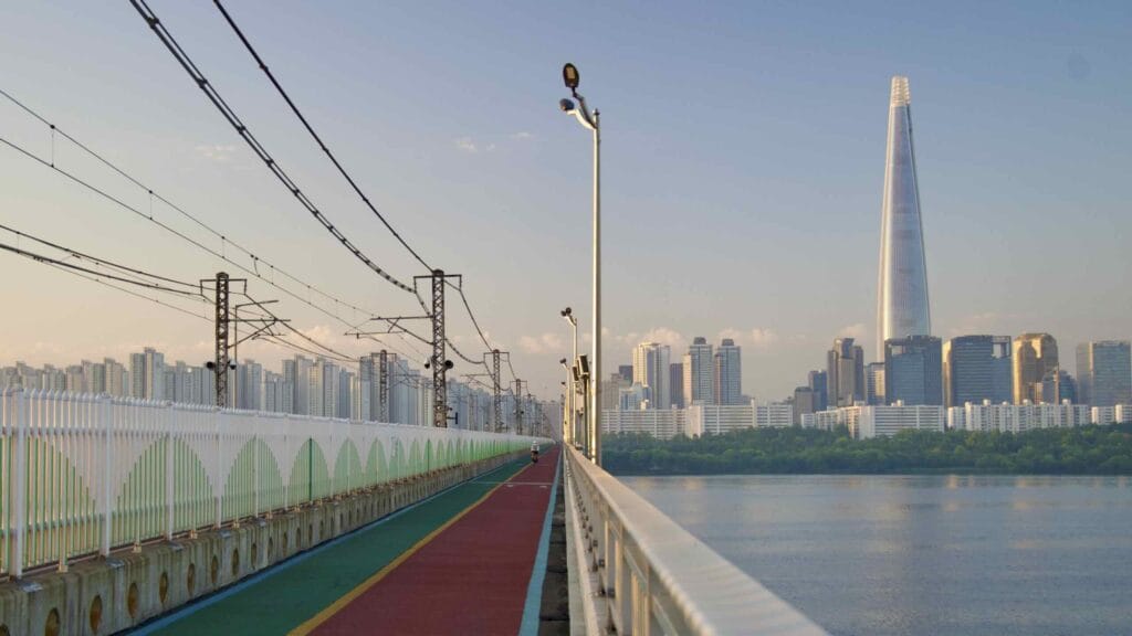 A picture of Jamsil Railroad Bridge (잠실철교) in Seoul, South Korea.
