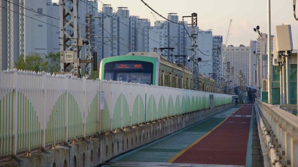 A picture of Jamsil Railroad Bridge (잠실철교) in Seoul, South Korea.