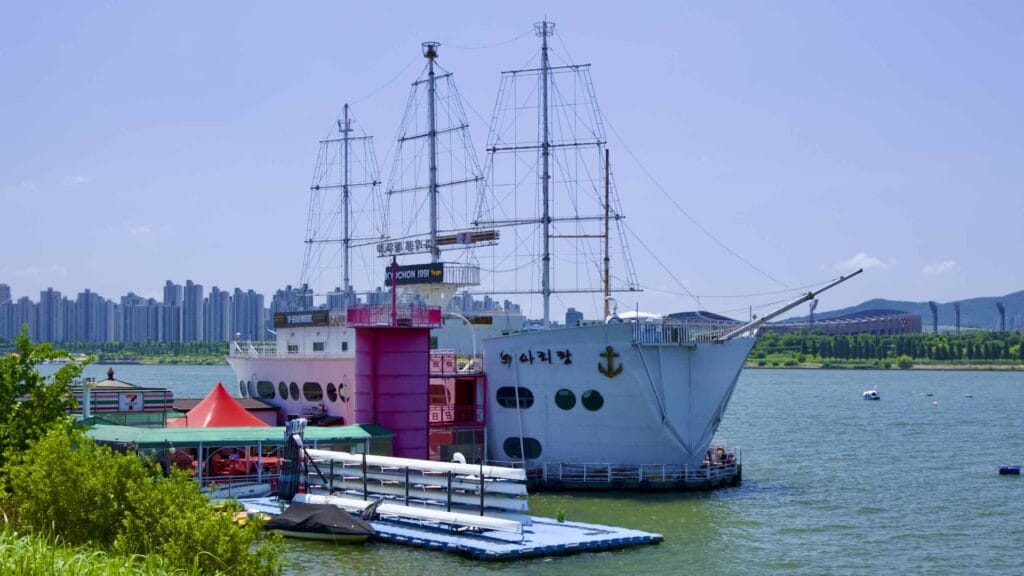 A picture of Arirang House (아리랑하우스) in Ttukseom Hangang Park (뚝섬한강공원), in Seoul, South Korea.
