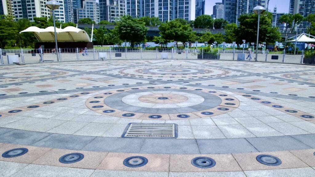 A picture of Ttukseom Music Fountain (뚝섬 음악분수) in Ttukseom Hangang Park (뚝섬한강공원) in Seoul, South Korea.