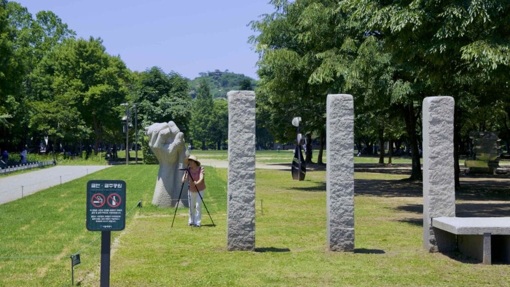 A picture of Seoul Forest (서울숲) near Ttukseom Hangang Park (뚝섬한강공원) in the Seongsu Neighborhood (성수동) in Seoul, South Korea.