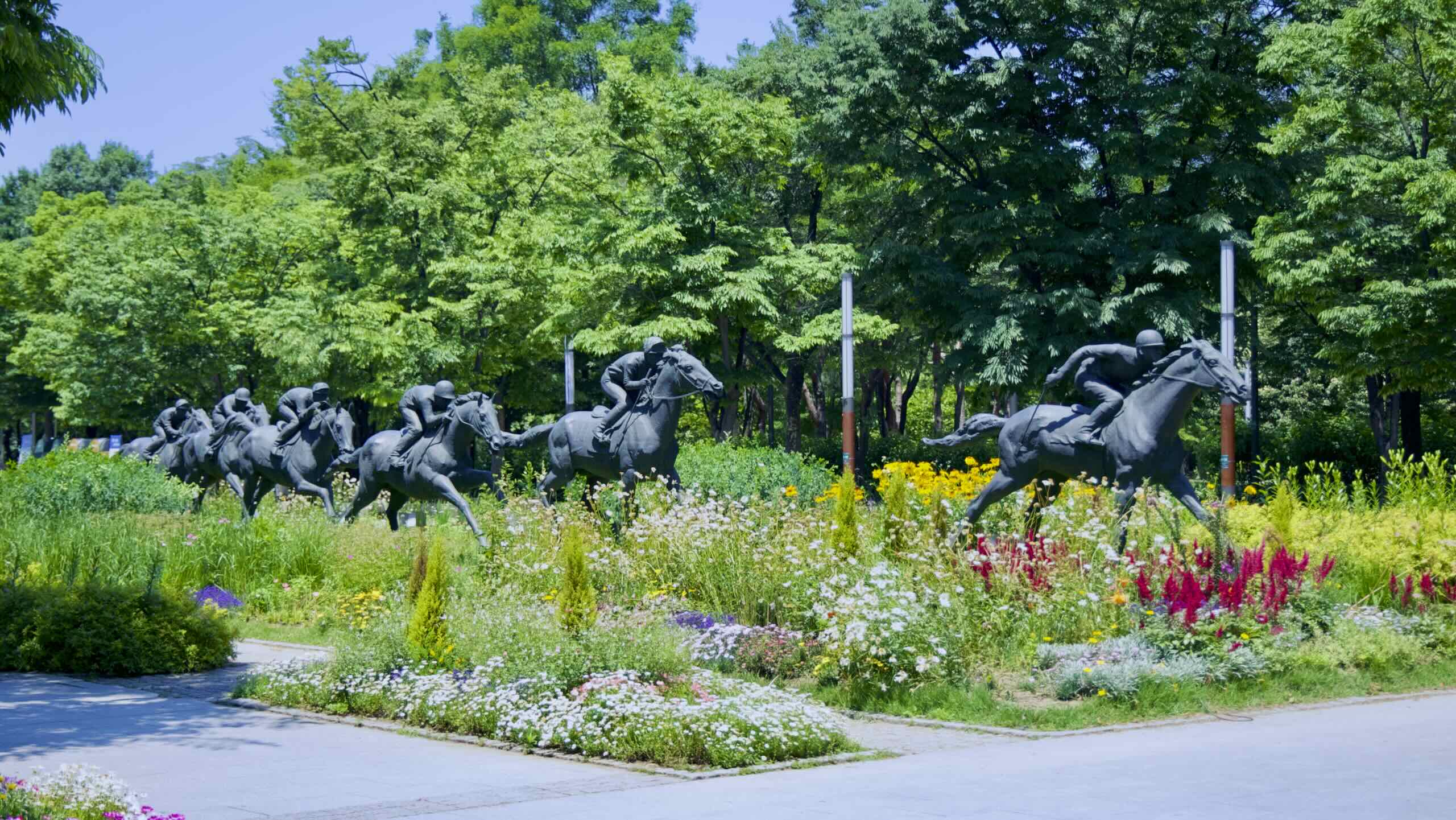 Hangang Bike Path – Seoul – Ttukseom Hangang Park – Seoul Forest Culture Art Park Race Horse Sculptures 1 A picture of Seoul Forest (서울숲) near Ttukseom Hangang Park (뚝섬한강공원) in the Seongsu Neighborhood (성수동) in Seoul, South Korea.