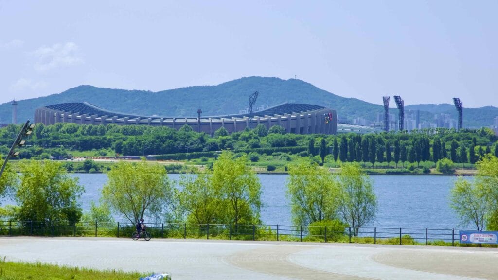A picture of the Jamsil Sports Complex (잠실종합운동장) near Jamsil Hangang Park (잠실한강공원) in Seoul, South Korea.