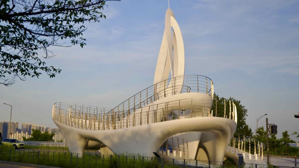 A picture of Mapo Bridge (마포대교) near Yeouido Hangang Park (여의도한강공원) in Seoul, South Korea.