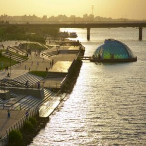 A picture of Waterlight Stage (물빛무대) and Waterlight Square Fountain (물빛광장) in Yeouido Hangang Park (여의도한강공원) in Seoul, South Korea.