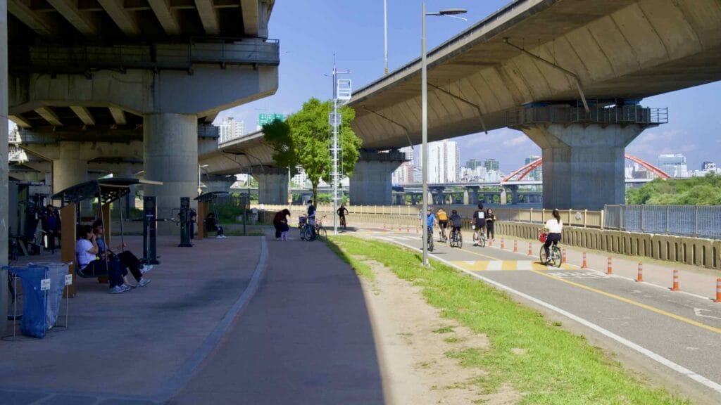 A picture of the entrance to the Mapo Saebit Culture Forest (마포새빛문화숲) in Mangwon Hangang Park (망원한강공원) in Seoul, South Korea.