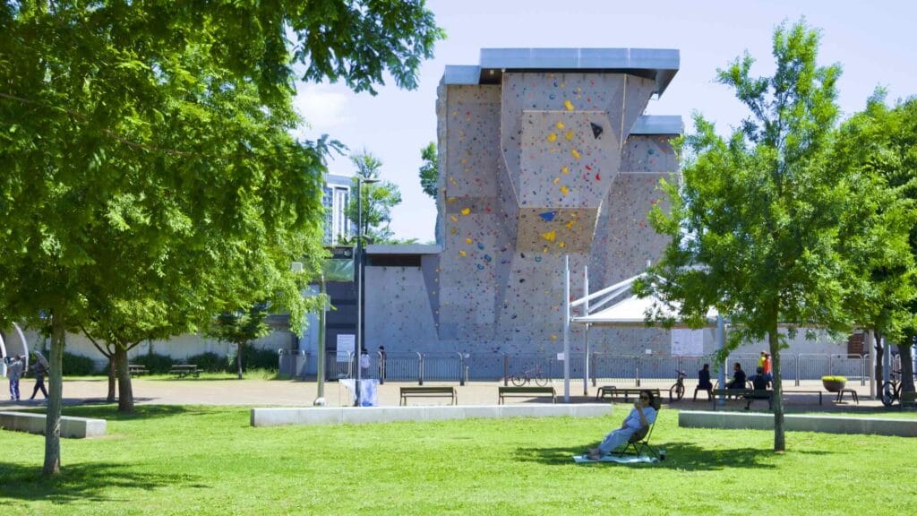 A picture of the climbing wall in Ttukseom Hangang Park (뚝섬한강공원), in Seoul, South Korea.
