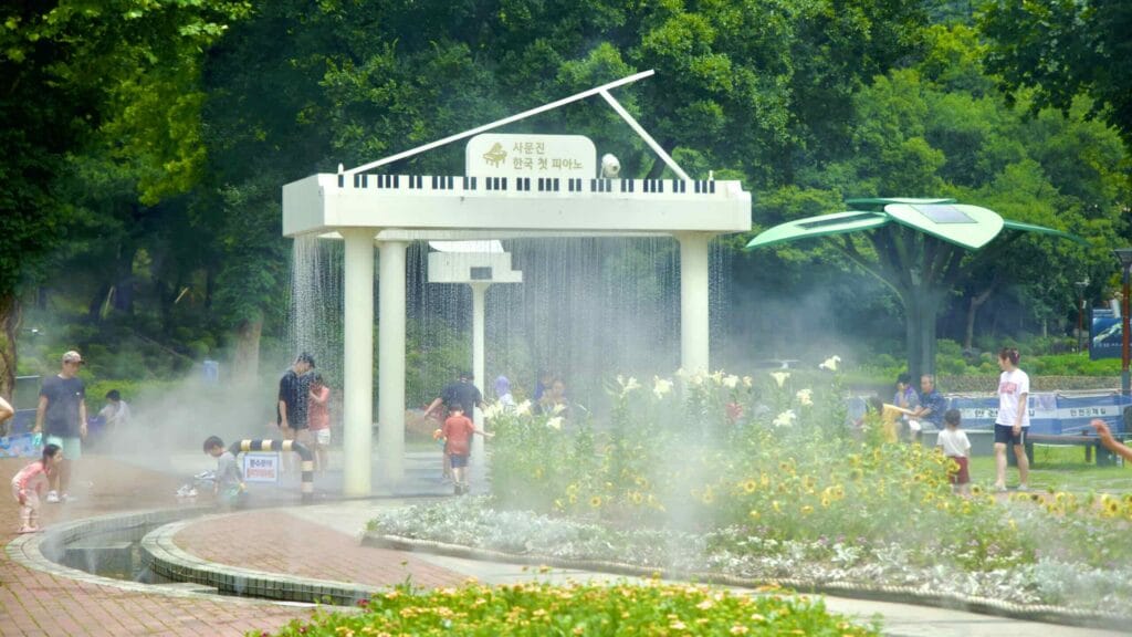 A picture of the Samunjin Ferry (사문진나루터) on the Nakdonggang Bicycle Path (낙동강자전거길) along Nakdong River in Dalseong County, South Korea.