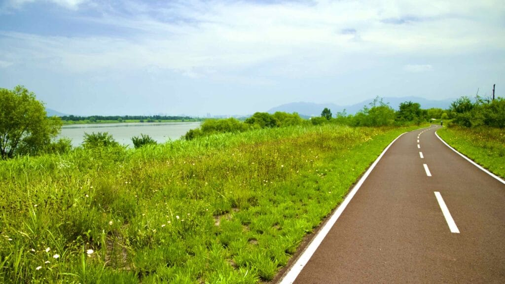 A picture of Nakdonggang Bicycle Path (낙동강자전거길) along Nakdong River in Dalseong County, South Korea.