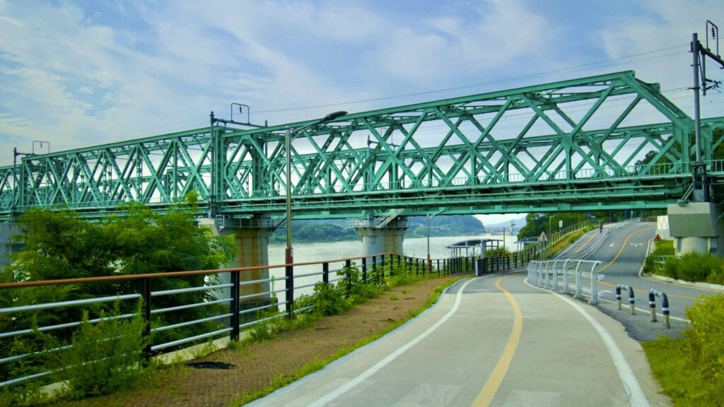 A picture of the Waegwan Railroad Bridges (왜관철교) in Waegwan Town along the Nakdonggang Bike Path.