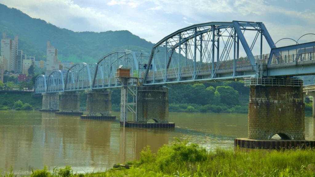 A picture of the Bridge of Patriotism (호국의다리) in Waegwan Town along the Nakdonggang Bike Path.