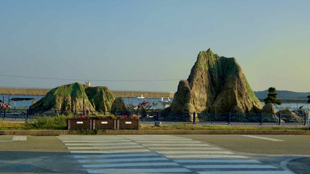 A picture of Gusan Port (구산항) along the Gyeongbuk (East Coast) Bicycle Path (동해안자전거길 (경북)) in Uljin County (울진군), South Korea.