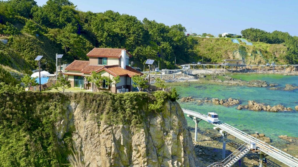 A picture of the Into the Storm Set (폭풍속으로 세트장) on the Jukbyeon Cape (죽변곶) in Jukbyeon Port (죽변항) along the Gyeongbuk (East Coast) Bicycle Path (동해안자전거길 (경북)) in Uljin County (울진군), South Korea.